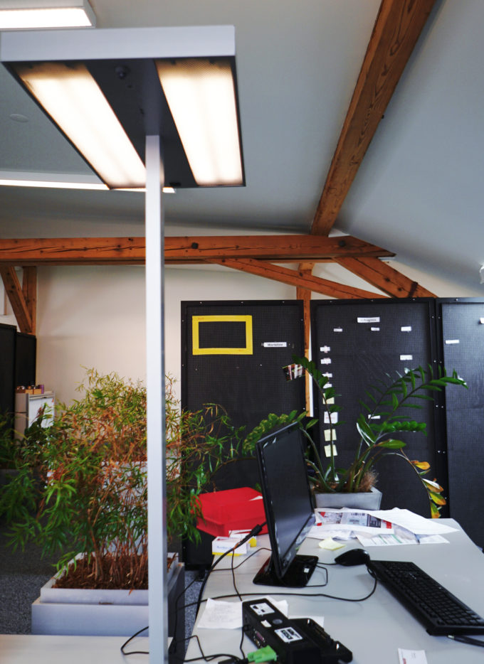 Die Stehlampe für Freundliches und gesundes Arbeitslicht